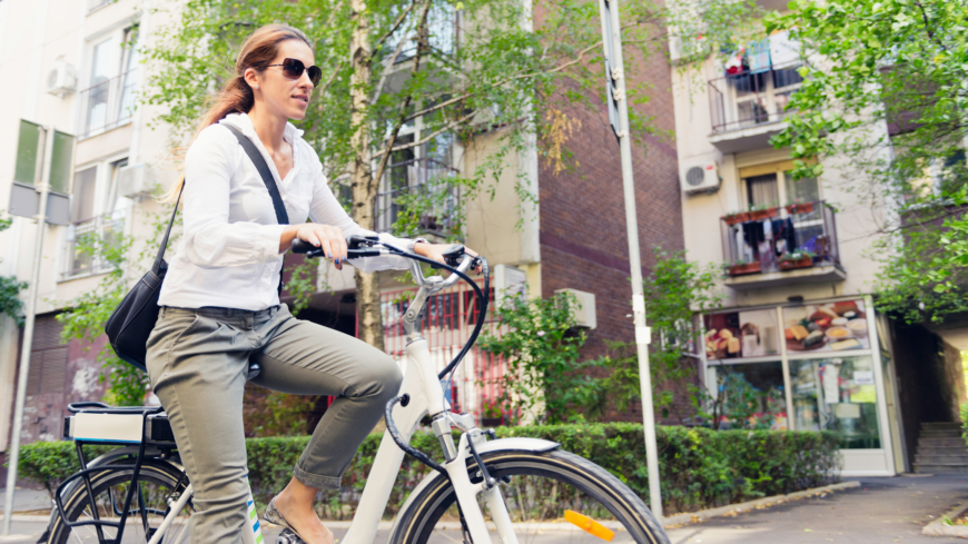Hög fart och att det är ”fusk” och inte lika hälsosamt att använda en cykel med batteri är några invändningar som elcyklisterna brukar få höra. Foto: Shutterstock